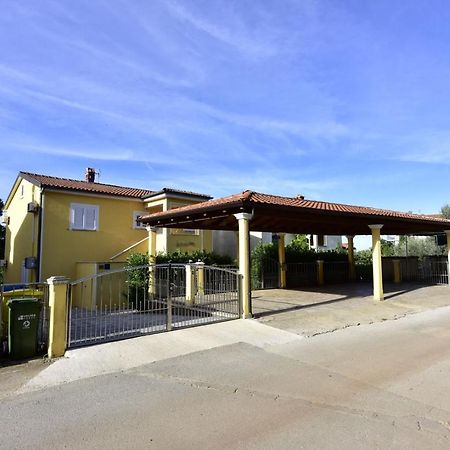 Apartments House Anna For Max 13 Persons In Porec, Pet Friendly Dış mekan fotoğraf