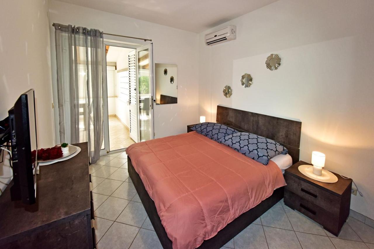 Apartments House Anna For Max 13 Persons In Porec, Pet Friendly Dış mekan fotoğraf