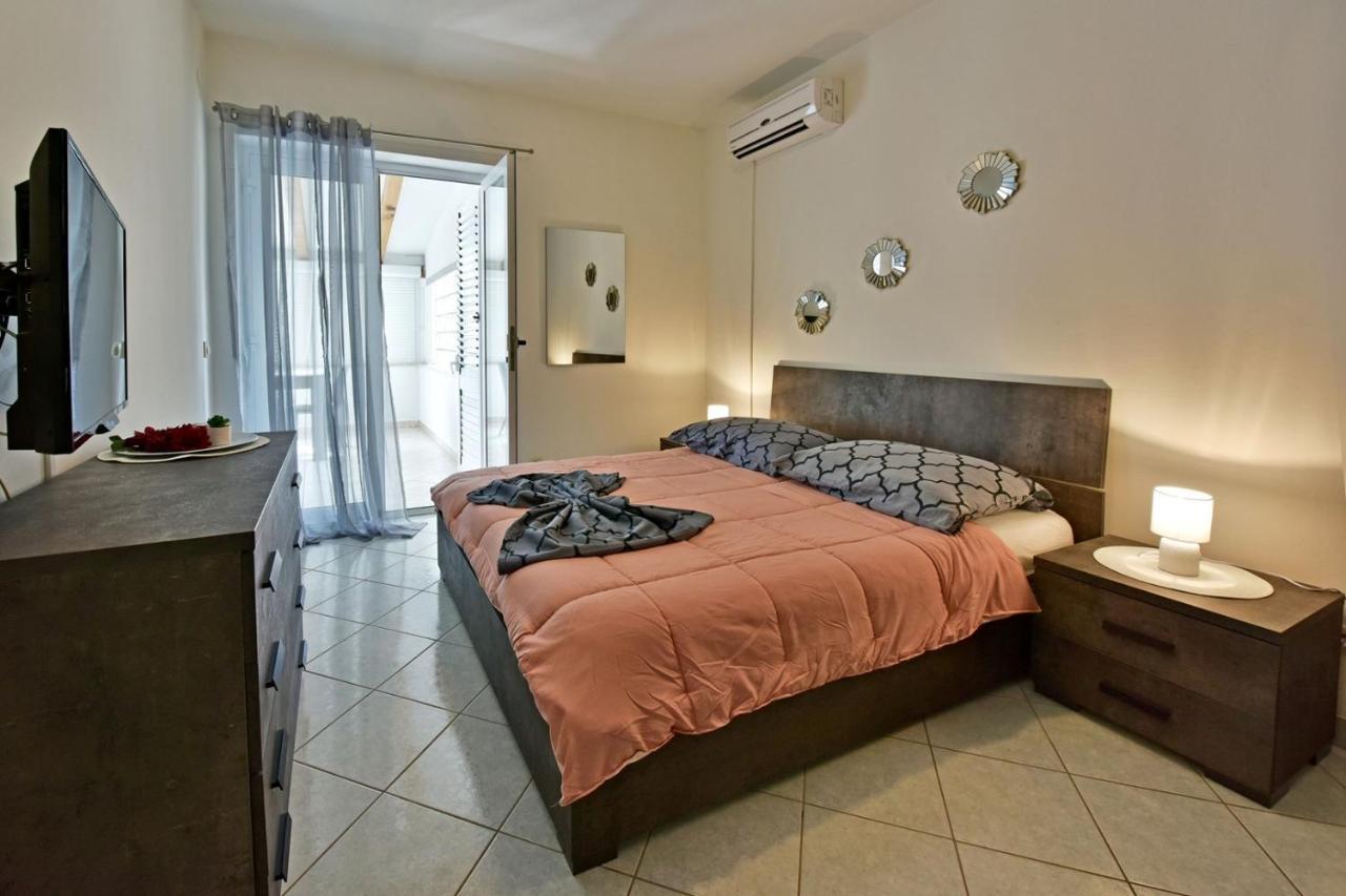 Apartments House Anna For Max 13 Persons In Porec, Pet Friendly Dış mekan fotoğraf