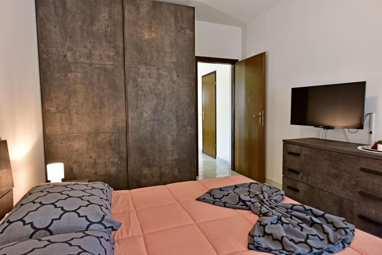 Apartments House Anna For Max 13 Persons In Porec, Pet Friendly Dış mekan fotoğraf