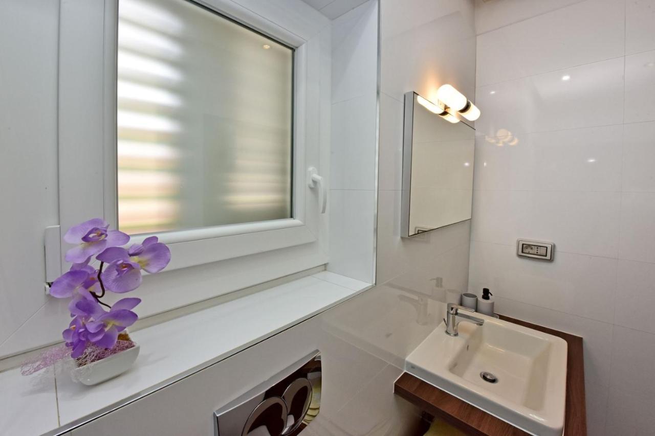 Apartments House Anna For Max 13 Persons In Porec, Pet Friendly Dış mekan fotoğraf