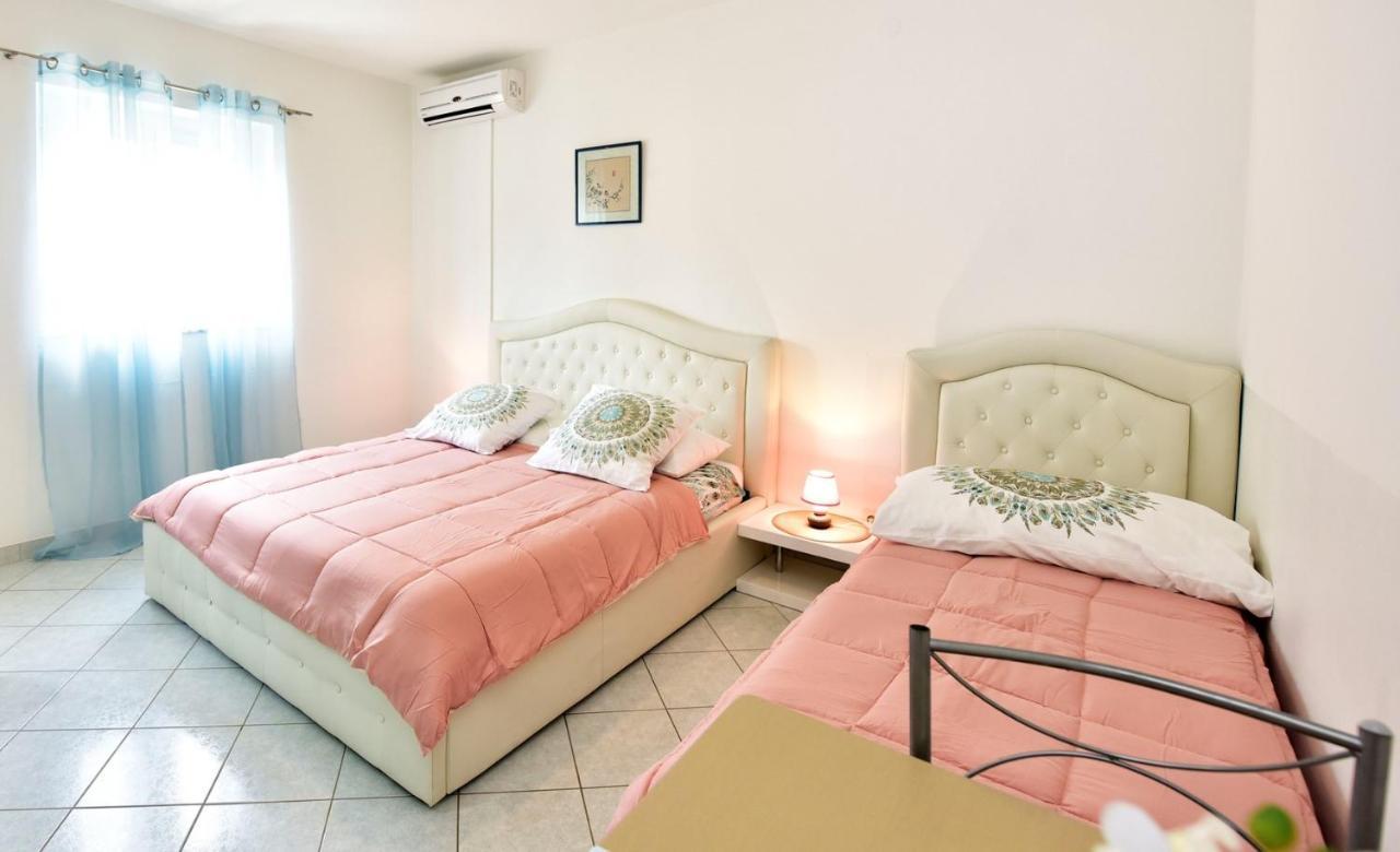 Apartments House Anna For Max 13 Persons In Porec, Pet Friendly Dış mekan fotoğraf
