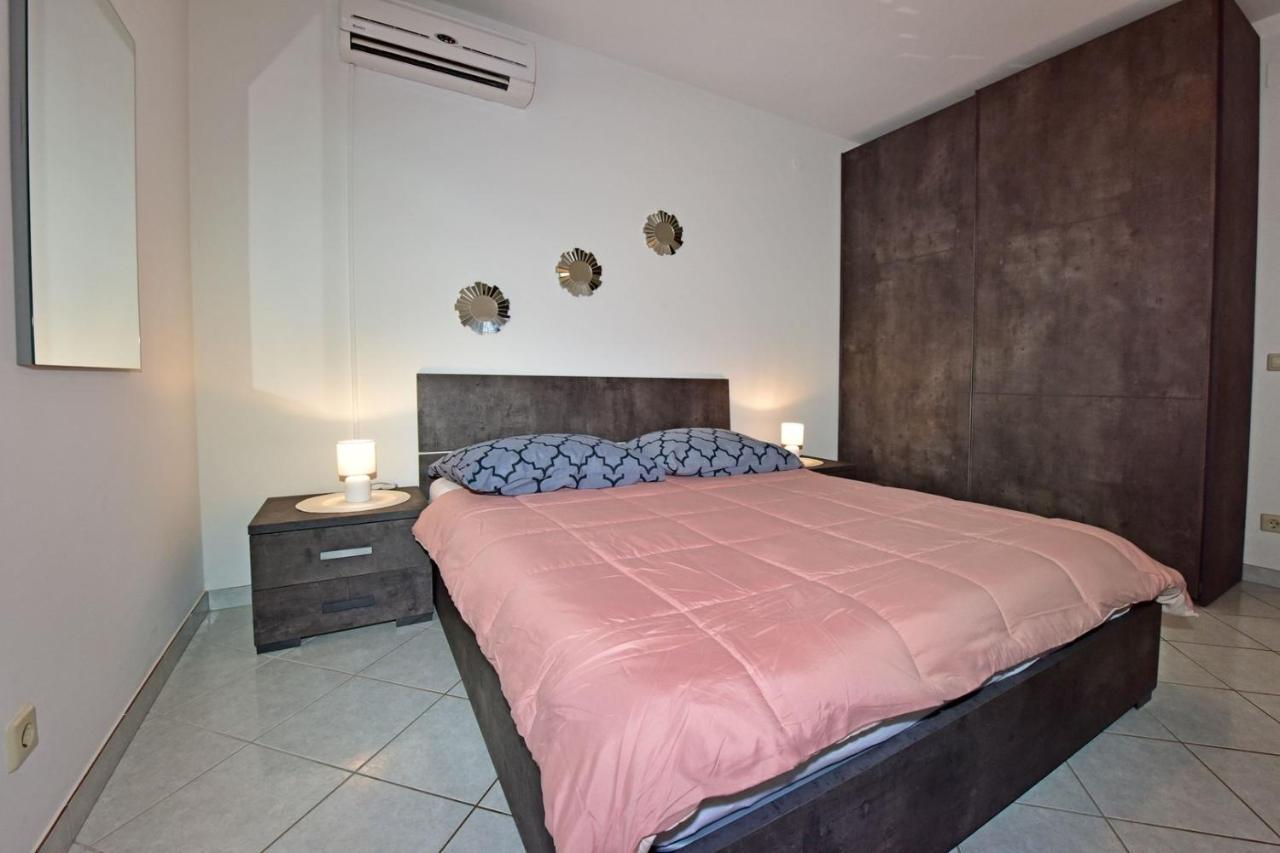 Apartments House Anna For Max 13 Persons In Porec, Pet Friendly Dış mekan fotoğraf