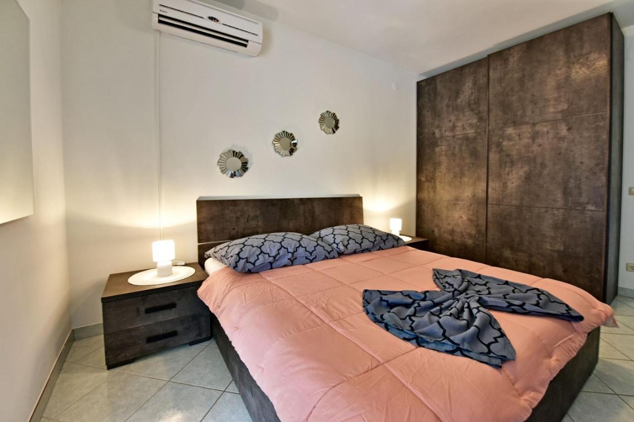Apartments House Anna For Max 13 Persons In Porec, Pet Friendly Dış mekan fotoğraf