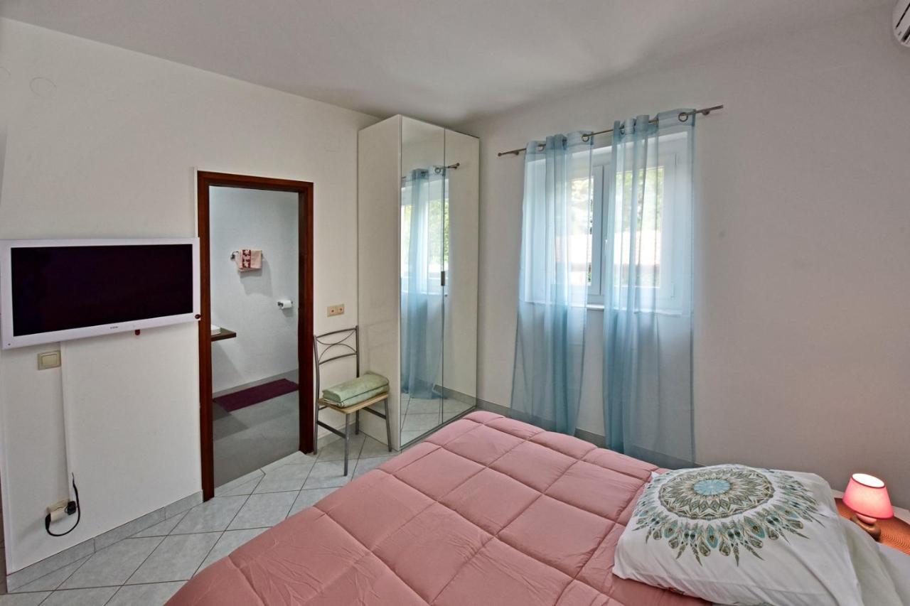 Apartments House Anna For Max 13 Persons In Porec, Pet Friendly Dış mekan fotoğraf