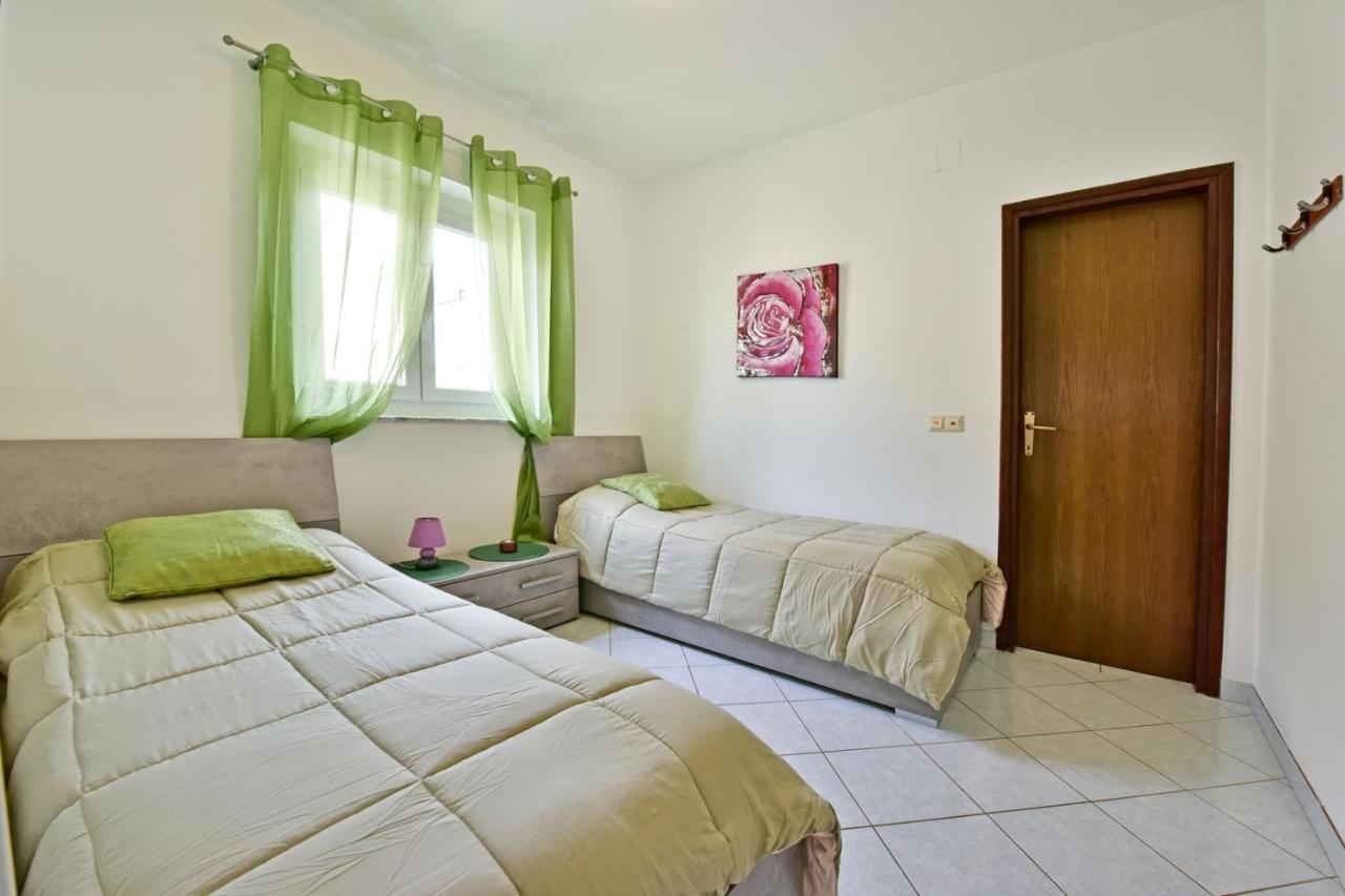Apartments House Anna For Max 13 Persons In Porec, Pet Friendly Dış mekan fotoğraf