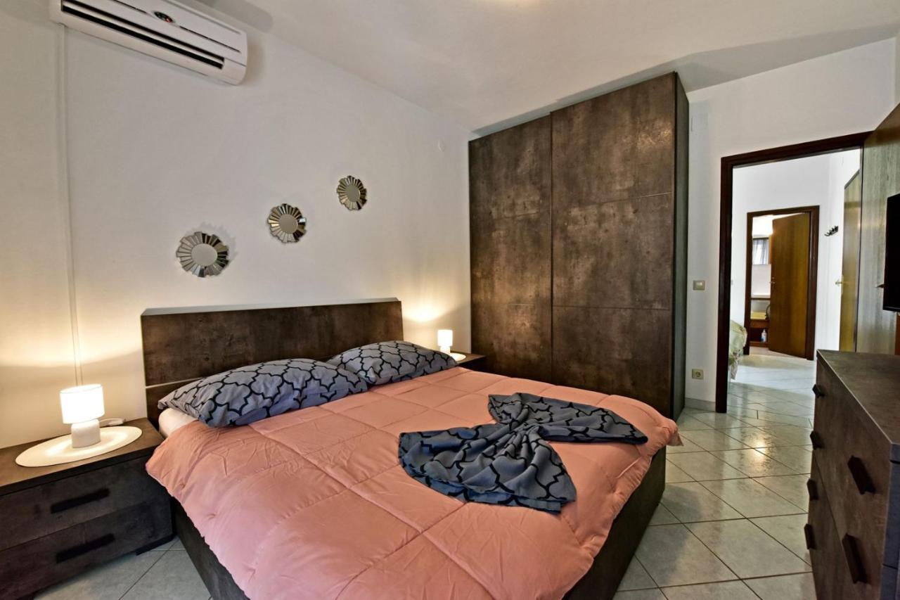 Apartments House Anna For Max 13 Persons In Porec, Pet Friendly Dış mekan fotoğraf