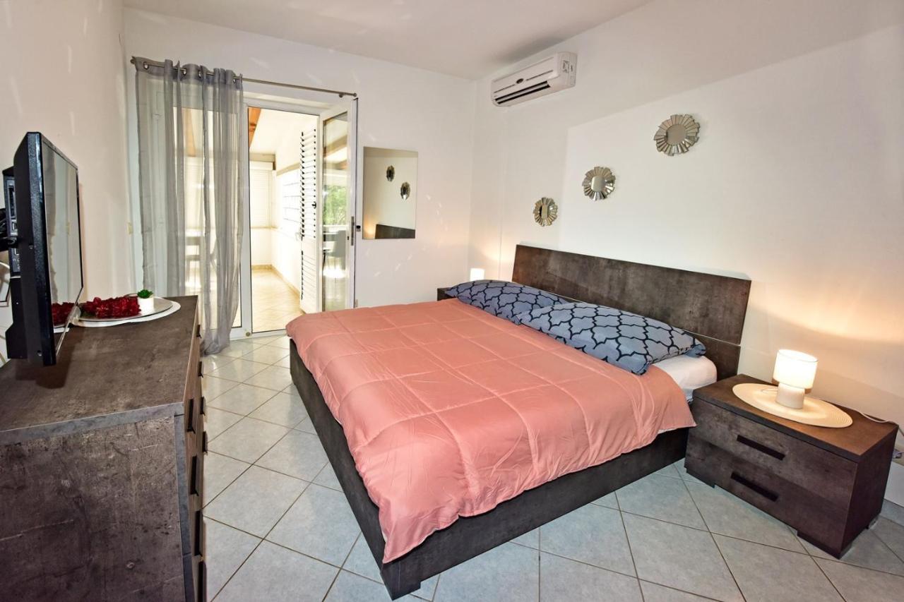 Apartments House Anna For Max 13 Persons In Porec, Pet Friendly Dış mekan fotoğraf