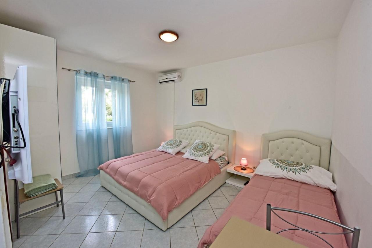 Apartments House Anna For Max 13 Persons In Porec, Pet Friendly Dış mekan fotoğraf